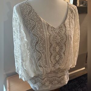 Elegant Lace V-Neck Top - Cream beyond vintage S